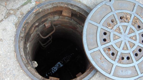 un om a fost inghitit de un canal incercand sa si salveze cainele