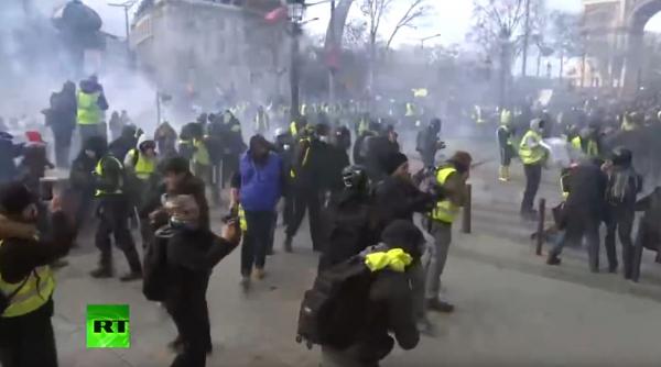 proteste paris presedintele emmanuel macron asteptat sa anunte noi masuri pentru iesirea din criza