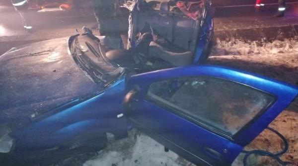 accident grav in bacau un om a murit alti trei sunt grav raniti masina lor s a rupt in doua