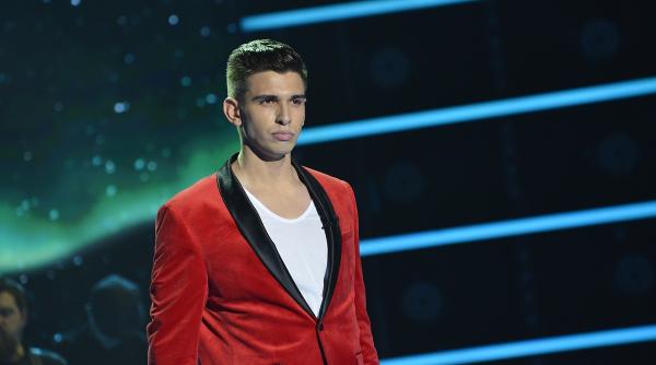 cristian sanda trimis de public direct in prima gala x factor insa fetele de la diamonds au parasit concursul