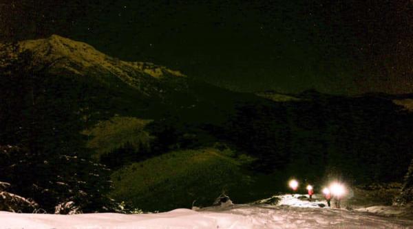 neamt trei angajati ai unei firme rataciti in masivul ceahlau recuperati de salvamontisti in cursul noptii