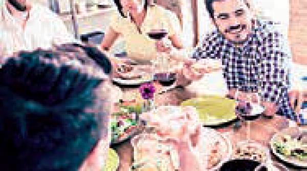 romanii isi vad tot mai rar prietenii