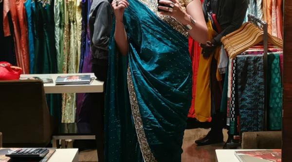 gina pistol indragostita de sari urile indiene