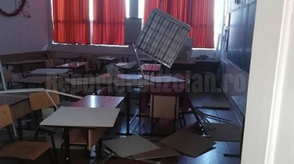 tavan prabusit peste elevi intr o clasa din buzau
