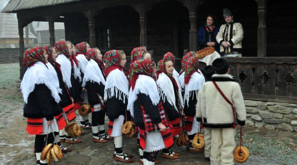 festival de datini si obiceiuri de craciun si anul nou la muzeul satului din bucuresti