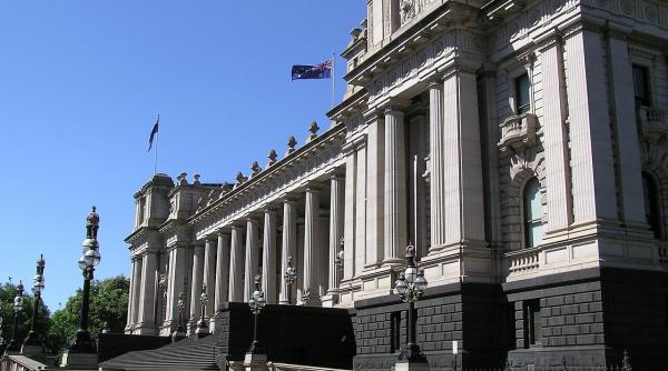 demisie neasteptata din guvern a fost acuzat ca s ar fi intalnit cu o tanara cunoscuta pe un site de dating