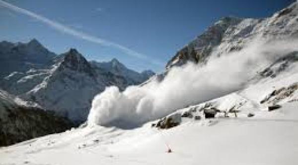 alerta risc ridicat de avalanse la altitudini mari in masivele fagaras si bucegi