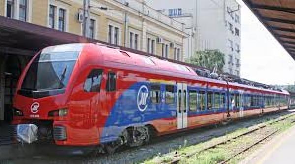 un autobuz a fost taiat in doua de catre un tren in serbia 5 oameni au murit iar 13 sunt in stare critica