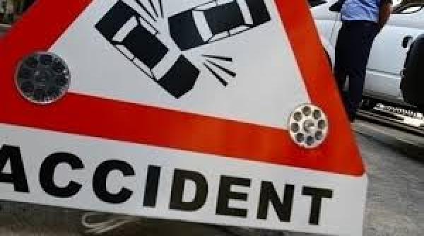 arges sapte autoturisme care au incercat sa evite zona unui accident de pe dn 7 blocate pe un drum comunal