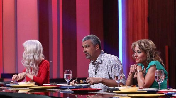 aurelian temisan si echipa te cunosc de undeva in juriu la chefi la cutite am mancat si portia mea si pe a andreei balan