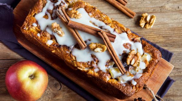 reteta delicioasa de craciun chec cu mere si scortisoara glazurat