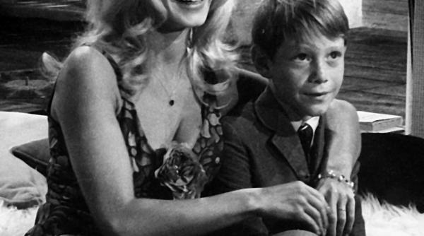 brigitte bardot i a cerut lui emmanuel macron un miracol de craciun pentru animale