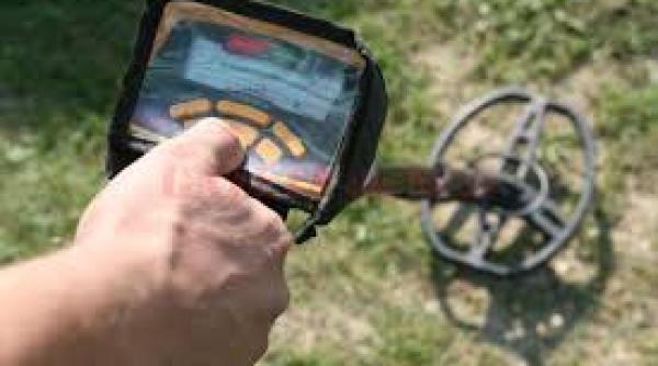 descoperire incredibila in neamt un bucurestean a gasit intr o padure un proiectil cu ajutorul detectorului de metale