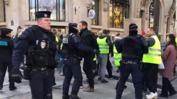 franta 40 de veste galbene au incercat sa ocupe resedinta de vara a presedintelui