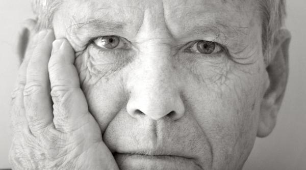 un celebru scriitor a murit la varsta de 79 de ani