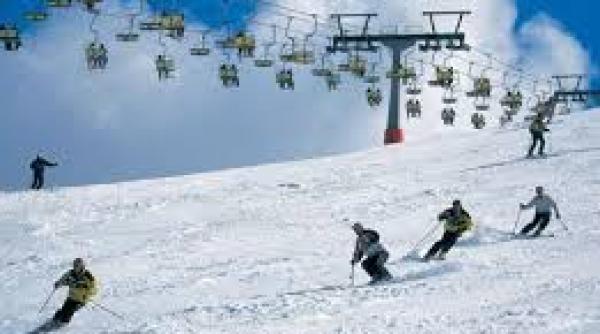 peste 10 kilometri de partii la sureanu si arieseni cu zapada de peste o jumatate de metru