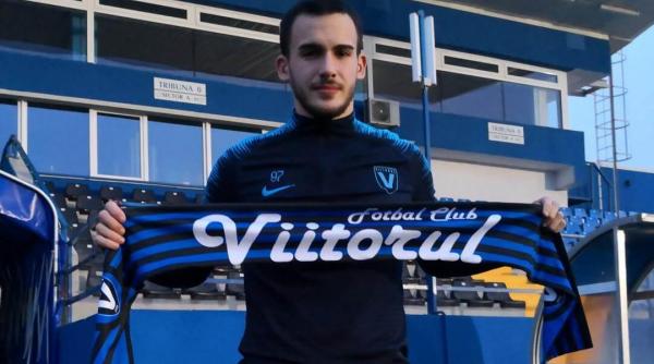 jucatorul dat afara de mircea rednic a semnat pentru fc viitorul