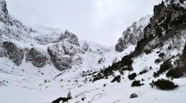pericol de avalansa in masivul postavarul