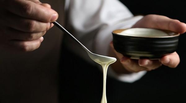 amesteca bicarbonat de sodiu si miere si consuma 3 lingurite timp de 30 de zile