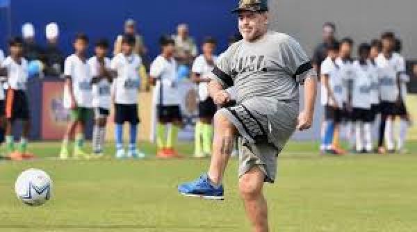 diego maradona a fost operat cu succes la buenos aires