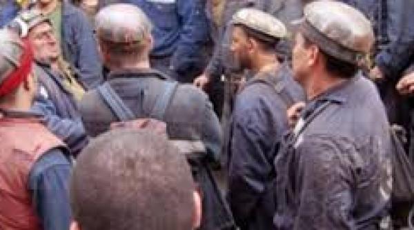 ministerul energiei minerii vor primi majorari salariale de 12 dar numai dupa ce reiau lucrul in cariere