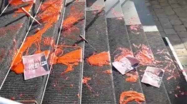 sediul ministerului justitiei din bucuresti vandalizat cu vopsea rosie