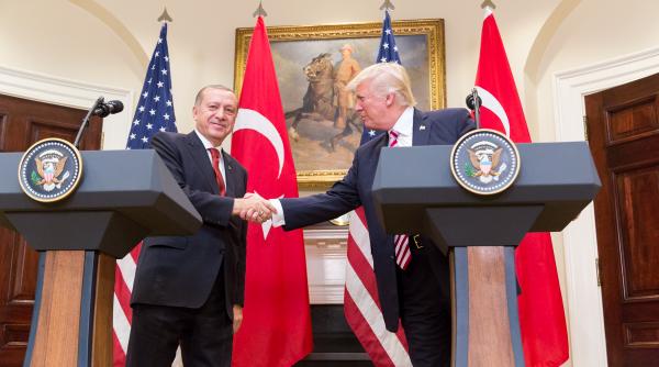 trump si erdogan au discutat despre crearea unei zone de securitate in nordul siriei