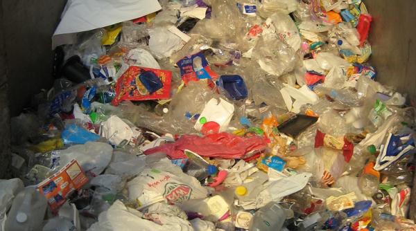 28 de multinationale au format o alianta pentru a reduce deseurile plastice