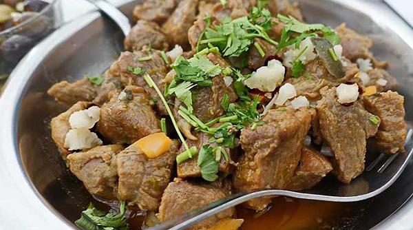 mancare de gasca cu castraveti murati reteta din tinutul neamtului