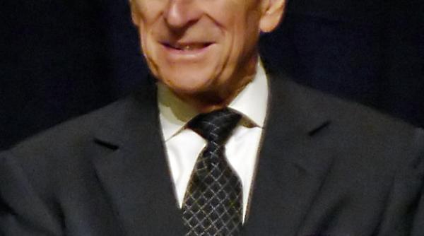 printul philip al marii britanii a facut un accident rutier iar masina pe care o conducea s a rasturnat