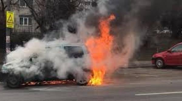 alerta in focsani un autoturism a luat foc in trafic in centrul orasului