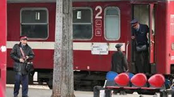 salariatii cfr cer majorarea salariilor cu 50 si ameninta cu proteste in primavara