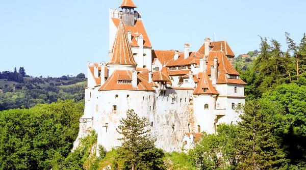 circa 2 milioane de turisti au vizitat in 2018 castelul bran biserica neagra si cetatile rasnov si fagaras