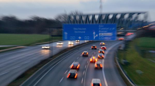 germania are in vedere introducerea limitei de viteza pe autostrada ministrul transporturilor se opune