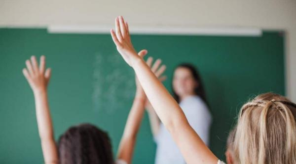 anunt de ultima ora de la ministerul educatiei copiii merg la scoala vineri 25 ianuarie