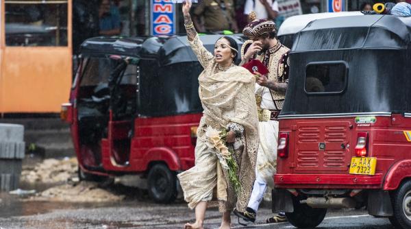 concurentii de la asia express accident in sri lanka au inceput sa bata cu pumnii in masina a fost socant