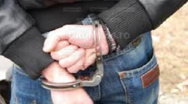 incredibil un tanar din valcea retinut de politisti dupa ce a incercat sa violeze doua femei