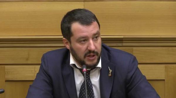 salvini trage in macron