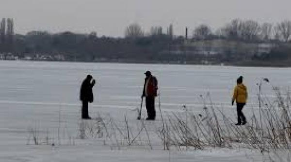 un barbat din neamt a murit dupa ce a cazut intr un iaz inghetat in timp ce ar fi facut o copca