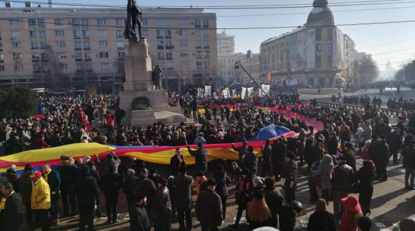 cateva mii de persoane participa la manifestarile dedicate unirii principatelor romane la la iasi