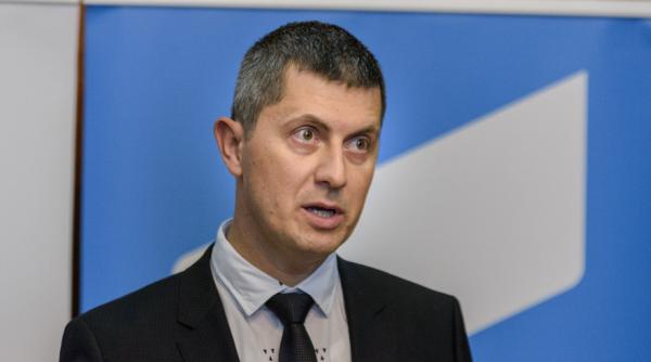 cateva sute de persoane protesteaza la sibiu printre care si deputatul usr dan barna