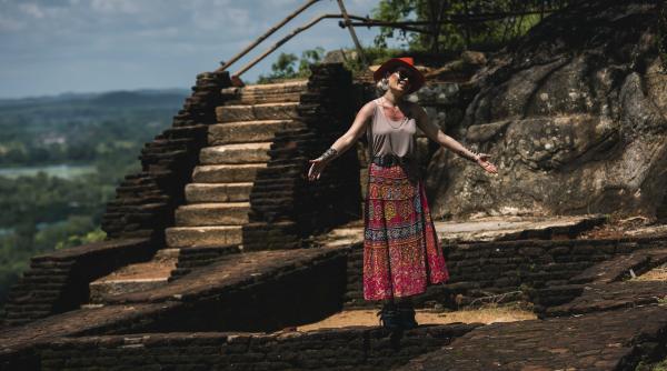 gina pistol regim de armata la filmarile pentru asia express in sri lanka si india