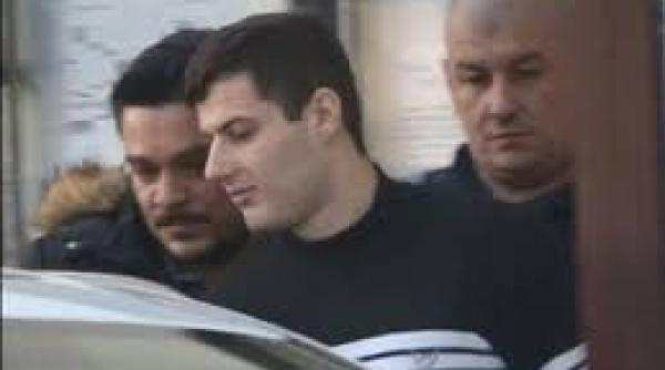 tanarul din ploiesti care a injunghiat o profesoara arestat preventiv pentru 30 de zile