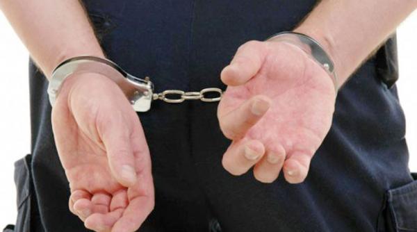 angajatul unei primarii din botosani a fost injunghiat de un asistat social chiar in sediul agentiei pentru ocuparea fortei de munca