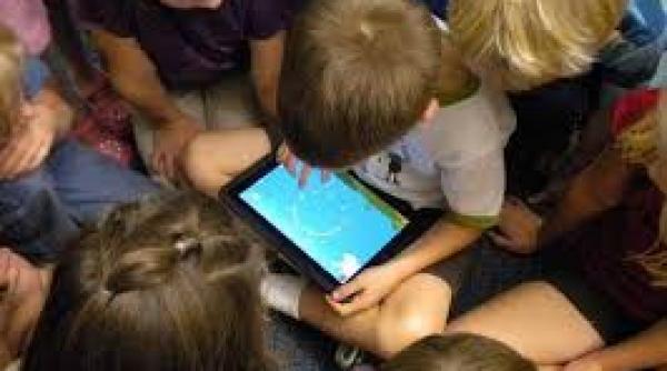 alarmant peste un sfert dintre copiii din romania petrec peste 6 ore online intr o zi de scoala