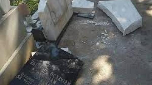 alerta in vaslui un cimitir a fost vandalizat