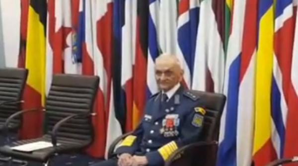 un veteran de razboi decorat cu ordinul virtutea aeronautica la implinirea a 100 de ani