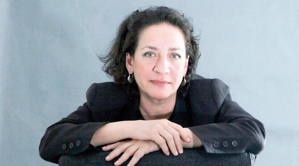 hoda barakat fac experimente pe personajele mele ca un om de stiinta nebun