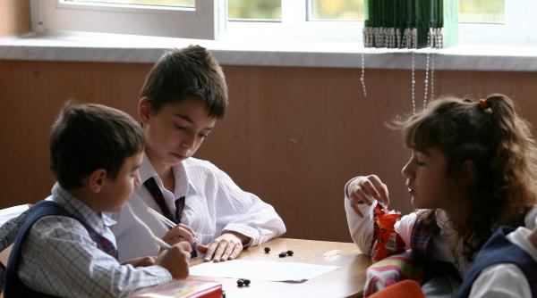 elevii si prescolarii incep luni cursurile semestrului al doilea