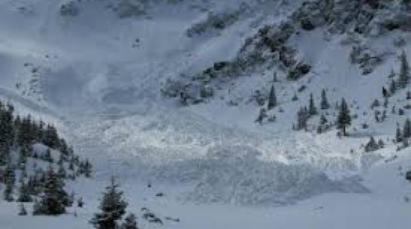 pericol de avalansa in muntii maramuresului si gutai